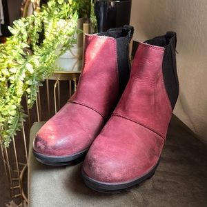 Joan of Arctic™ Wedge Chelsea Boot, Size 9, Rich Wine. They’ve been worn & Loved